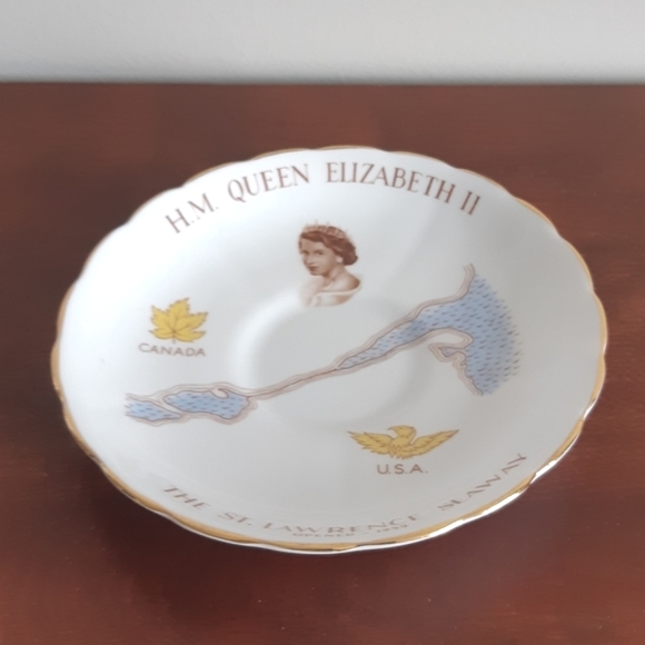 1959 H.M. Queen Elizabeth II saucer - Picture 2 of 11